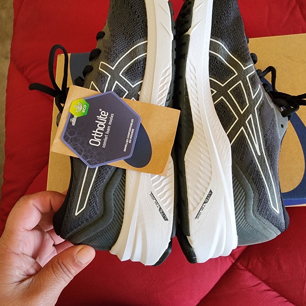 ASICS- Brand New